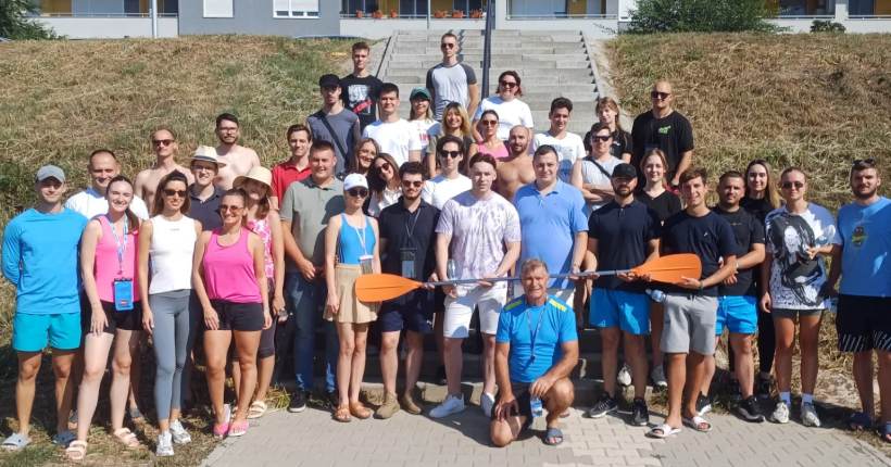 Učesnici humanitarne akcije veslanja Zaveslaj na Tamišu